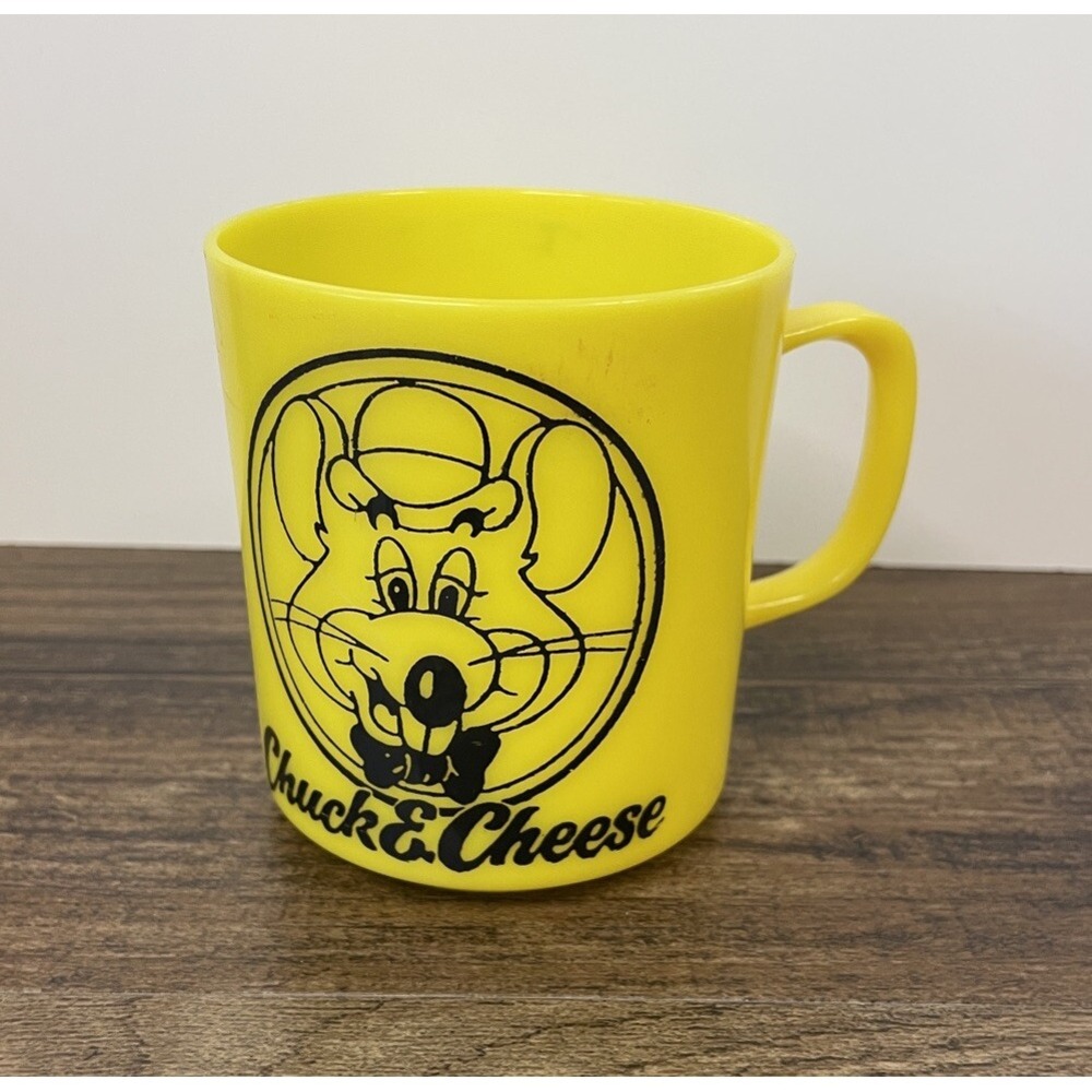 Vintage Chuck E Cheese Plastic Yellow Mug Cup Showbiz Pizza Souvenir